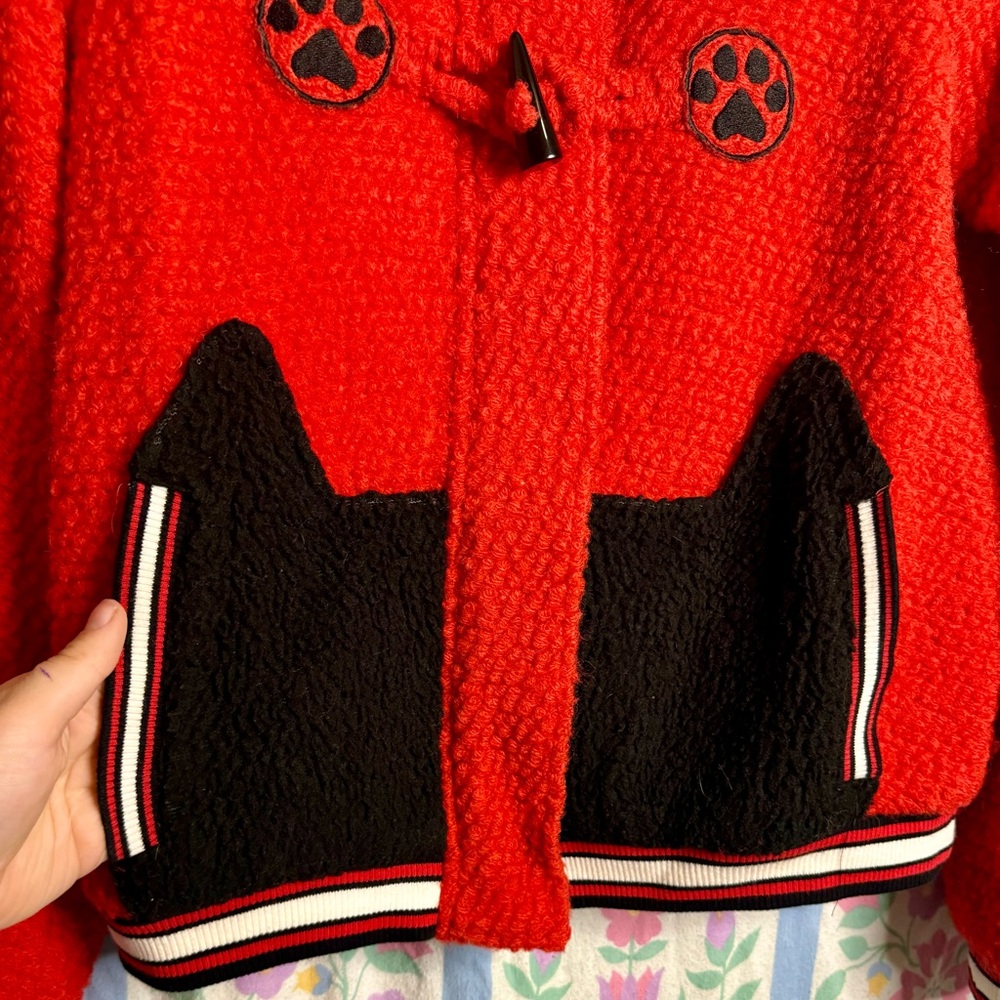 Azona A02 Red And Black “Curiosity Kills The Cat” Fuzzy Sherpa Collared Coat - Picture 4 of 9